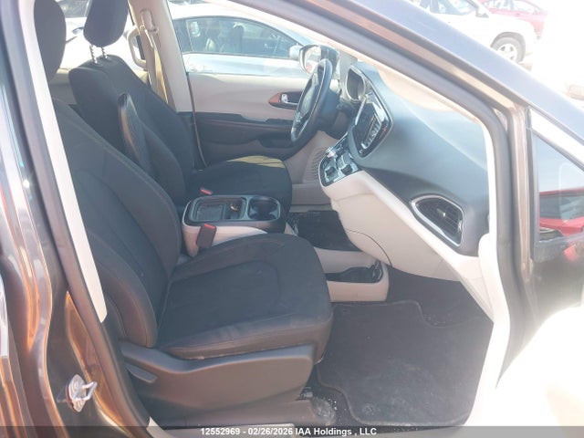2018 Chrysler Pacifica მანქანა იყიდება აუქციონზე, vin: 2C4RC1FG3JR353929, აუქციონის ნომერი: 12552969