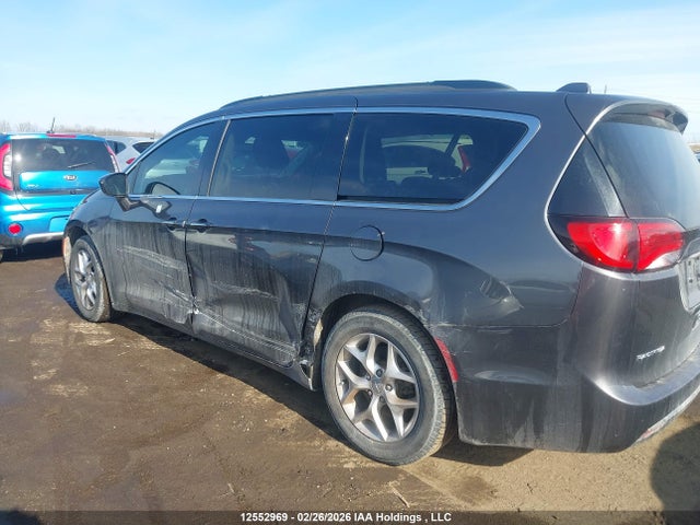 2018 Chrysler Pacifica მანქანა იყიდება აუქციონზე, vin: 2C4RC1FG3JR353929, აუქციონის ნომერი: 12552969