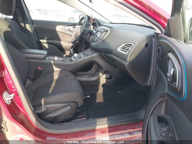 Chrysler 200 LX 2015 1C3CCCFB7FN717395 Image 5