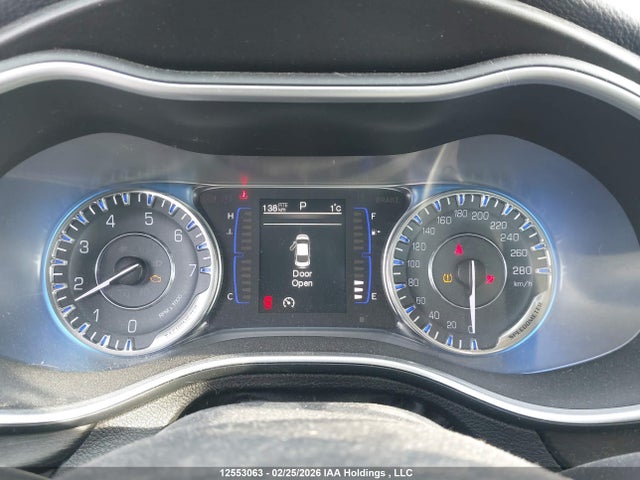 Chrysler 200 LX 2015 1C3CCCFB7FN717395 Image 7