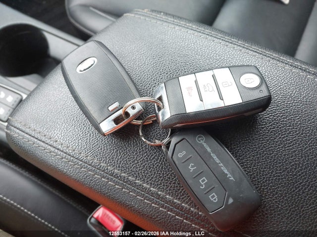 Продажа на аукционе авто 2017 Kia Niro Sx Touring, vin: KNDCE3LC4H5105550, номер лота: 12553157
