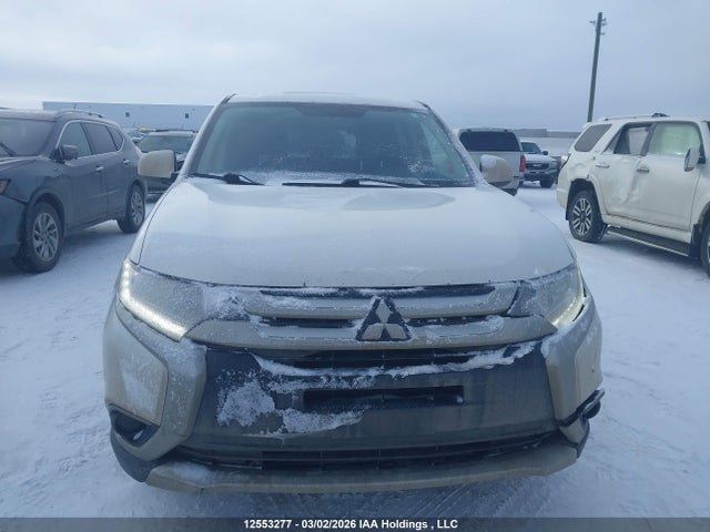 12553277 :رقم المزاد ، JA4AZ2A38GZ600246 vin ، 2016 Mitsubishi Outlander Es مزاد بيع