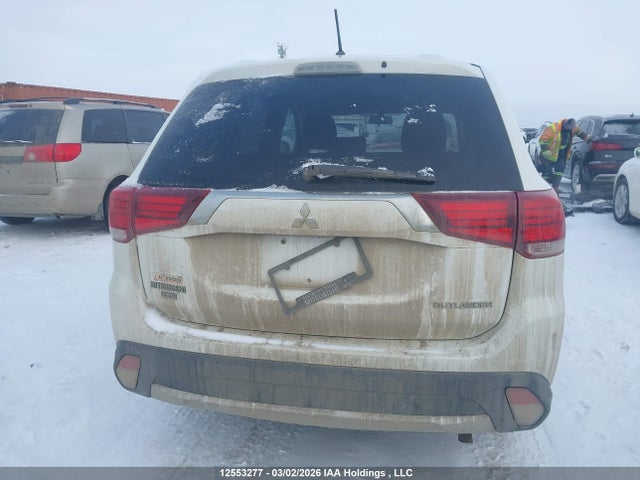 12553277 :رقم المزاد ، JA4AZ2A38GZ600246 vin ، 2016 Mitsubishi Outlander Es مزاد بيع