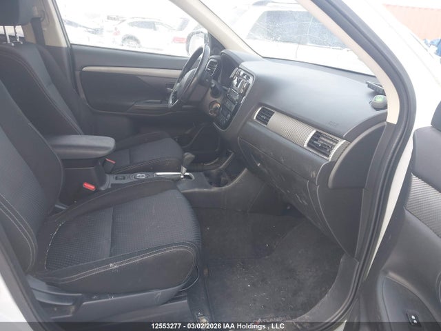 12553277 :رقم المزاد ، JA4AZ2A38GZ600246 vin ، 2016 Mitsubishi Outlander Es مزاد بيع