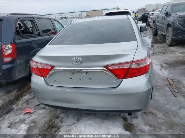 12553445 :رقم المزاد ، 4T1BF1FK9HU338115 vin ، 2017 Toyota Camry Le/xle/se/xse مزاد بيع