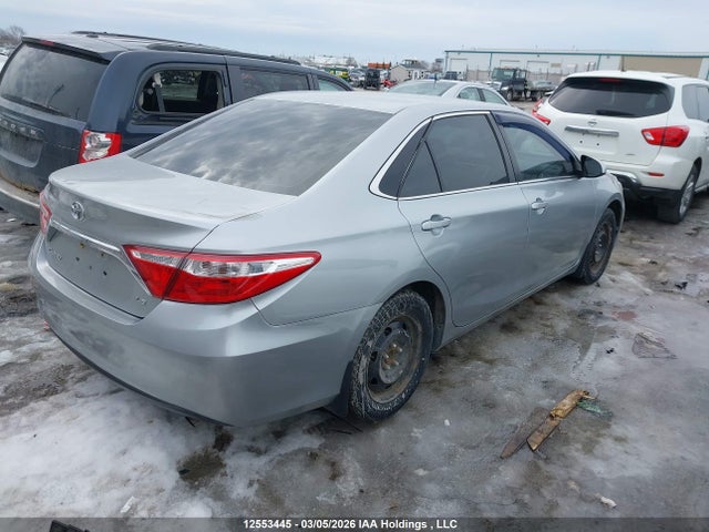 12553445 :رقم المزاد ، 4T1BF1FK9HU338115 vin ، 2017 Toyota Camry Le/xle/se/xse مزاد بيع
