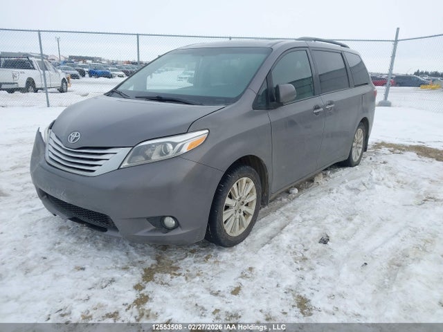 12553508 :رقم المزاد ، 5TDDK3DC9FS099635 vin ، 2015 Toyota Sienna Xle/limited مزاد بيع