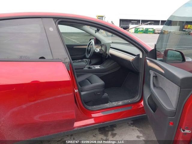 2024 Tesla Model Y მანქანა იყიდება აუქციონზე, vin: 7SAYGDEE8RF043206, აუქციონის ნომერი: 12553747