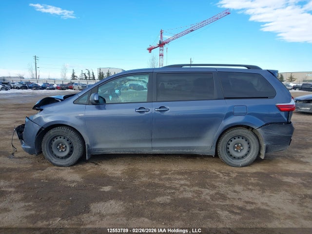 Продажа на аукционе авто 2017 Toyota Sienna Le, vin: 5TDJZ3DC0HS169492, номер лота: 12553789