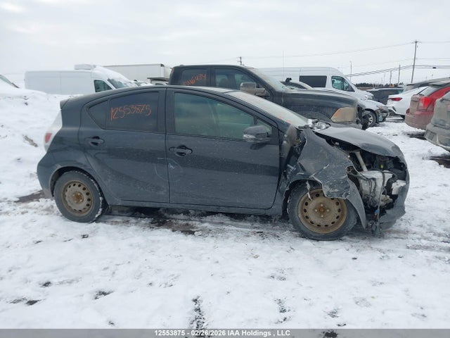 JTDKDTB37E1563845 Toyota PRIUS C
