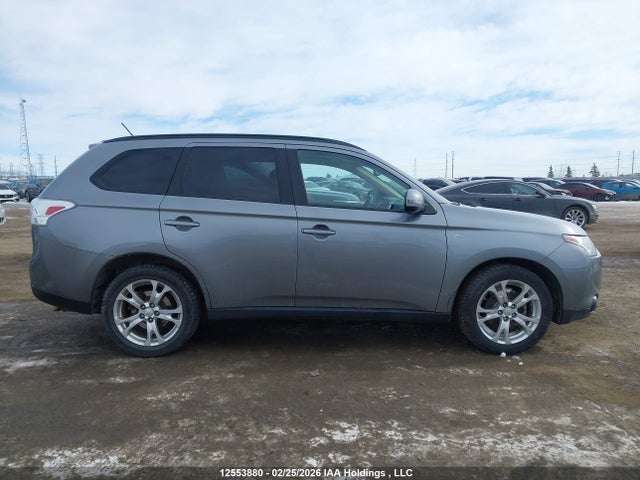 JA4JZ3AX6EZ602907 Mitsubishi Outlander Se
