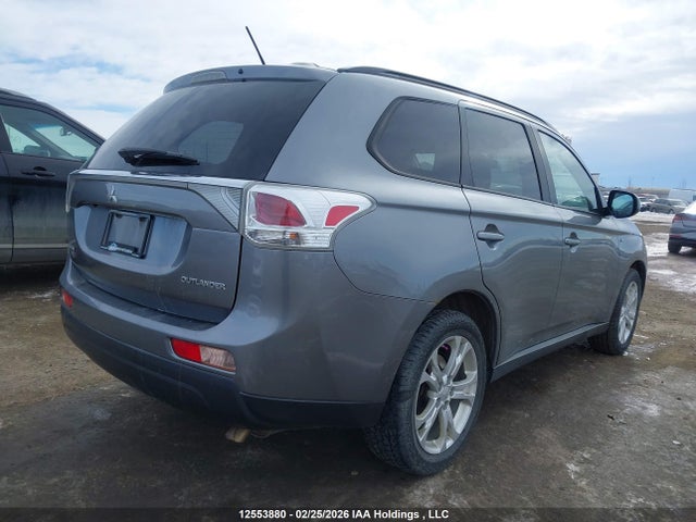 JA4JZ3AX6EZ602907 Mitsubishi Outlander Se