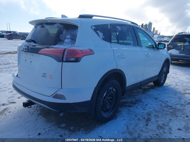 2T3JFREV9JW732104 Toyota RAV4 SE