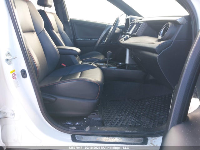 2T3JFREV9JW732104 Toyota RAV4 SE