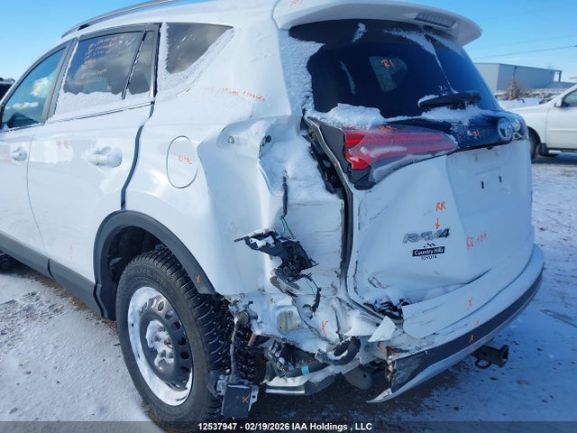 2T3JFREV9JW732104 Toyota RAV4 SE