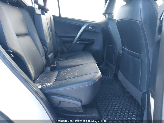 2T3JFREV9JW732104 Toyota RAV4 SE