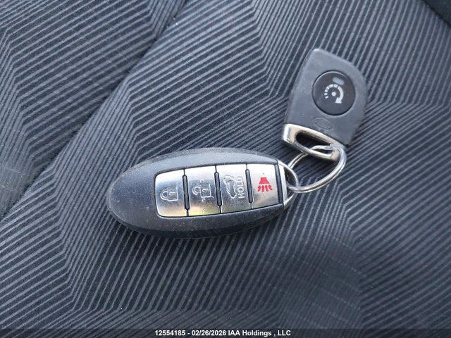 5N1AT2MV0GC800685 Nissan ROGUE SV