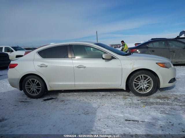2013 Acura Ilx 24 Premium მანქანა იყიდება აუქციონზე, vin: 19VDE2E53DE400241, აუქციონის ნომერი: 12554224