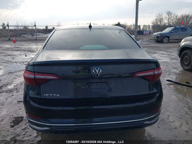 3VWGM7BU6PM037764 Volkswagen Jetta Highline