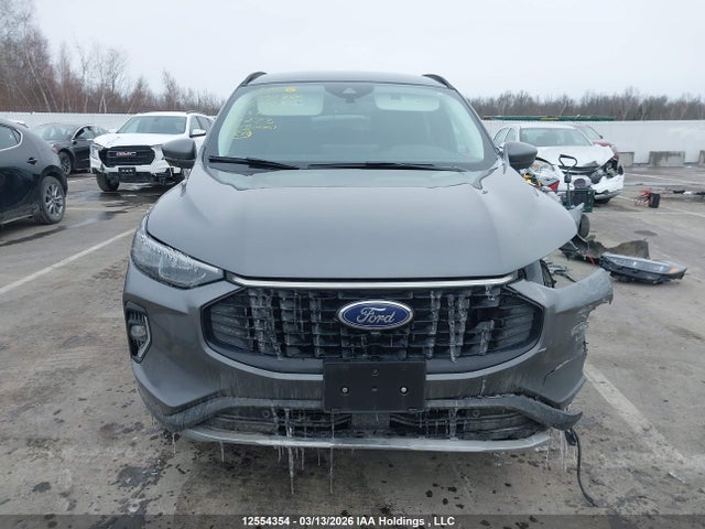 1FMCU9JAXPUA57141 Ford Escape Platinum
