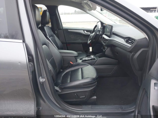 1FMCU9JAXPUA57141 Ford Escape Platinum
