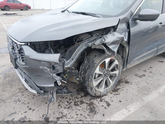 1FMCU9JAXPUA57141 Ford Escape Platinum
