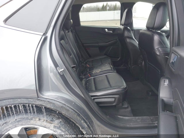 1FMCU9JAXPUA57141 Ford Escape Platinum