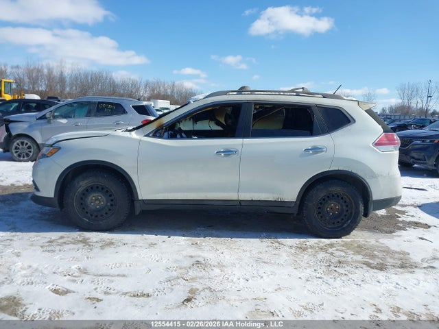 2015 Nissan Rogue S/sl/sv მანქანა იყიდება აუქციონზე, vin: 5N1AT2MT1FC817931, აუქციონის ნომერი: 12554415