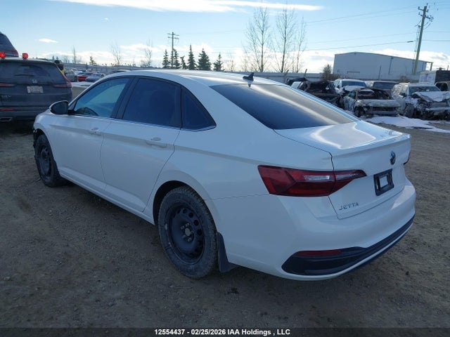3VWEM7BU9NM001328 Volkswagen Jetta Comfortline