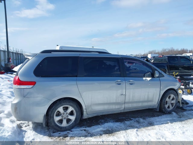Aukcja sprzedaży 2011 Toyota Sienna Le 8 Passenger, vin: 5TDKK3DC3BS137118, numer aukcji: 12554544
