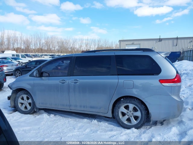 Aukcja sprzedaży 2011 Toyota Sienna Le 8 Passenger, vin: 5TDKK3DC3BS137118, numer aukcji: 12554544