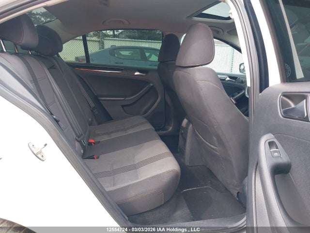 12554724 :رقم المزاد ، 3VWDB7AJ7HM381959 vin ، 2017 Volkswagen Jetta Se مزاد بيع