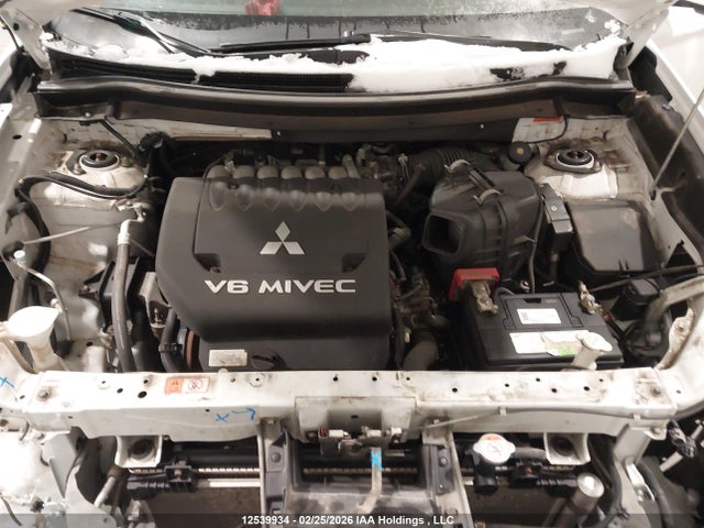 JA4JZ3AX6GZ601971 Mitsubishi Outlander Se