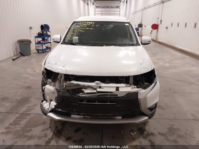 JA4JZ3AX6GZ601971 Mitsubishi Outlander Se