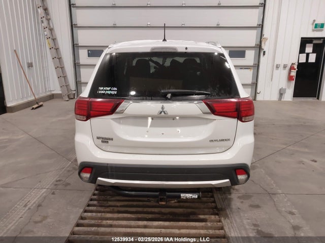 JA4JZ3AX6GZ601971 Mitsubishi Outlander Se