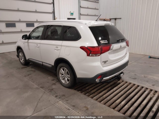 JA4JZ3AX6GZ601971 Mitsubishi Outlander Se