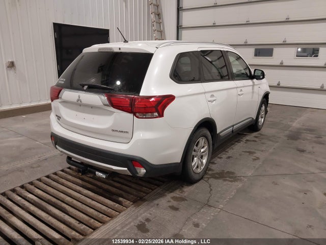 JA4JZ3AX6GZ601971 Mitsubishi Outlander Se
