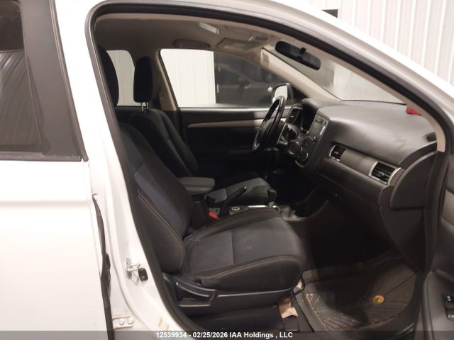 JA4JZ3AX6GZ601971 Mitsubishi Outlander Se