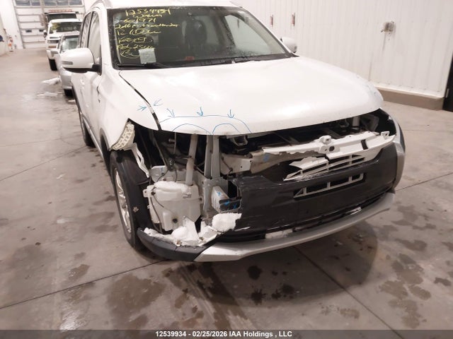 JA4JZ3AX6GZ601971 Mitsubishi Outlander Se