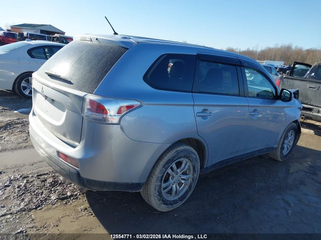 JA4JZ3AX5EZ600520 Mitsubishi Outlander Se