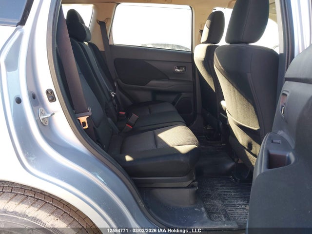 JA4JZ3AX5EZ600520 Mitsubishi Outlander Se