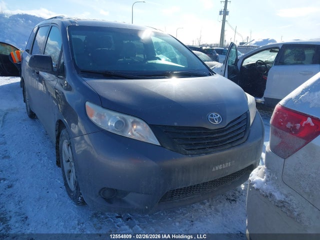 12554809 :رقم المزاد ، 5TDZK3DC1FS540227 vin ، 2015 Toyota Sienna 7 Passenger مزاد بيع