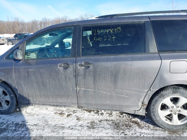 12554809 :رقم المزاد ، 5TDZK3DC1FS540227 vin ، 2015 Toyota Sienna 7 Passenger مزاد بيع