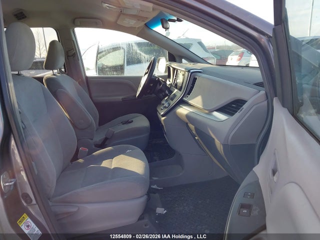 12554809 :رقم المزاد ، 5TDZK3DC1FS540227 vin ، 2015 Toyota Sienna 7 Passenger مزاد بيع