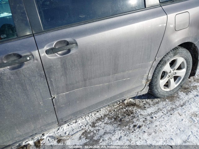 12554809 :رقم المزاد ، 5TDZK3DC1FS540227 vin ، 2015 Toyota Sienna 7 Passenger مزاد بيع