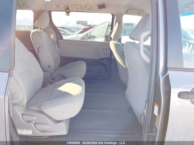 12554809 :رقم المزاد ، 5TDZK3DC1FS540227 vin ، 2015 Toyota Sienna 7 Passenger مزاد بيع