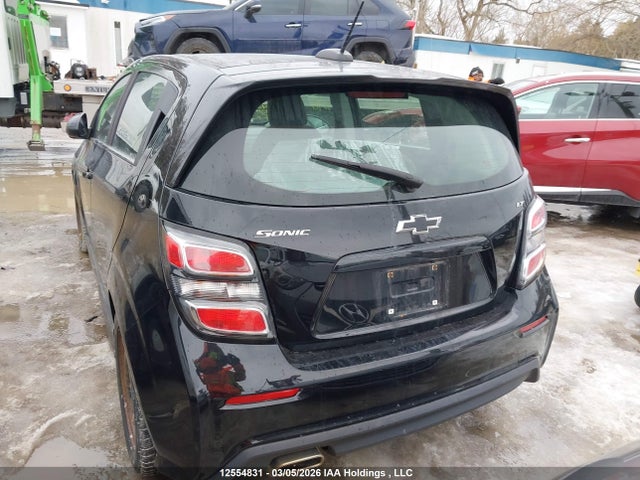 1G1JD6SH1J4134372 Chevrolet SONIC LT
