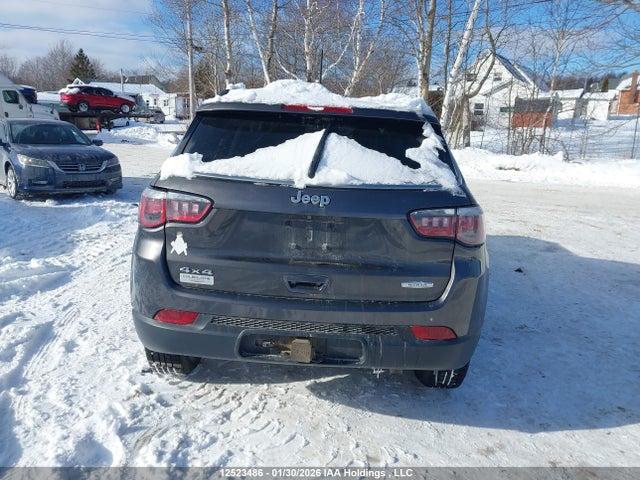 3C4NJDBB6JT432654 Jeep Compass North
