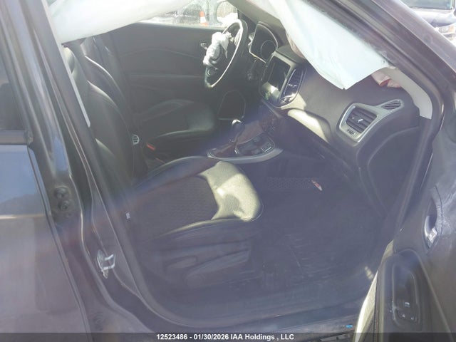 3C4NJDBB6JT432654 Jeep Compass North