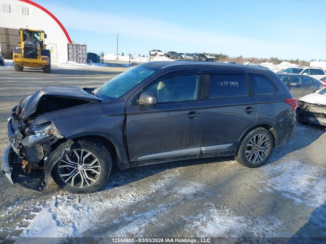 JA4AZ2A35GZ610555 Mitsubishi Outlander Es